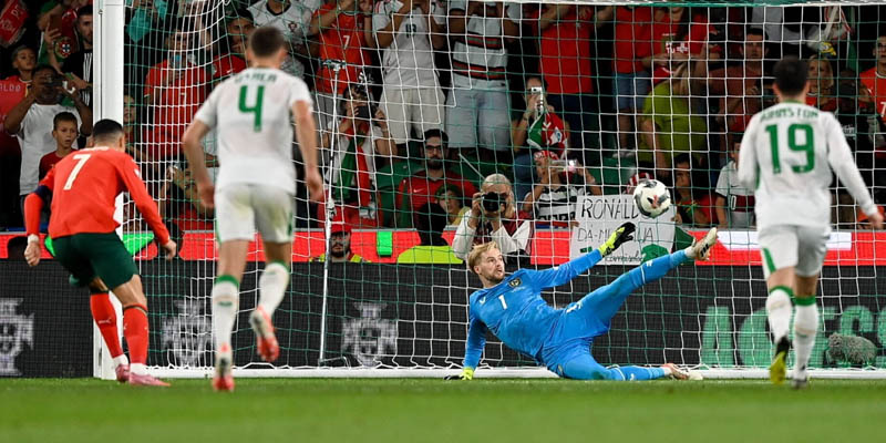 Ronaldo gây thất vọng trong ngày Messi tỏa sáng