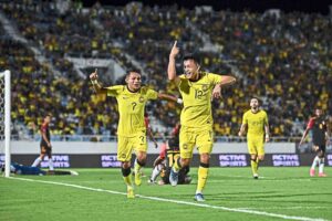 bong-da-malaysia-lao-dao-fifa-phat-nang-be-boi-nhap-tich